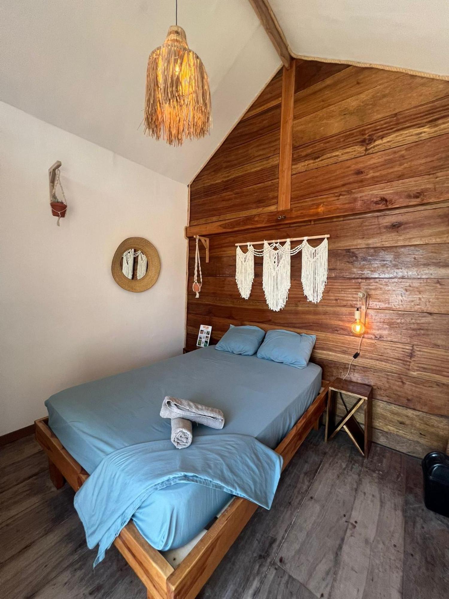 Santa Lova Eco-Hostel Isla Tintipan Tintipan Island Exterior photo